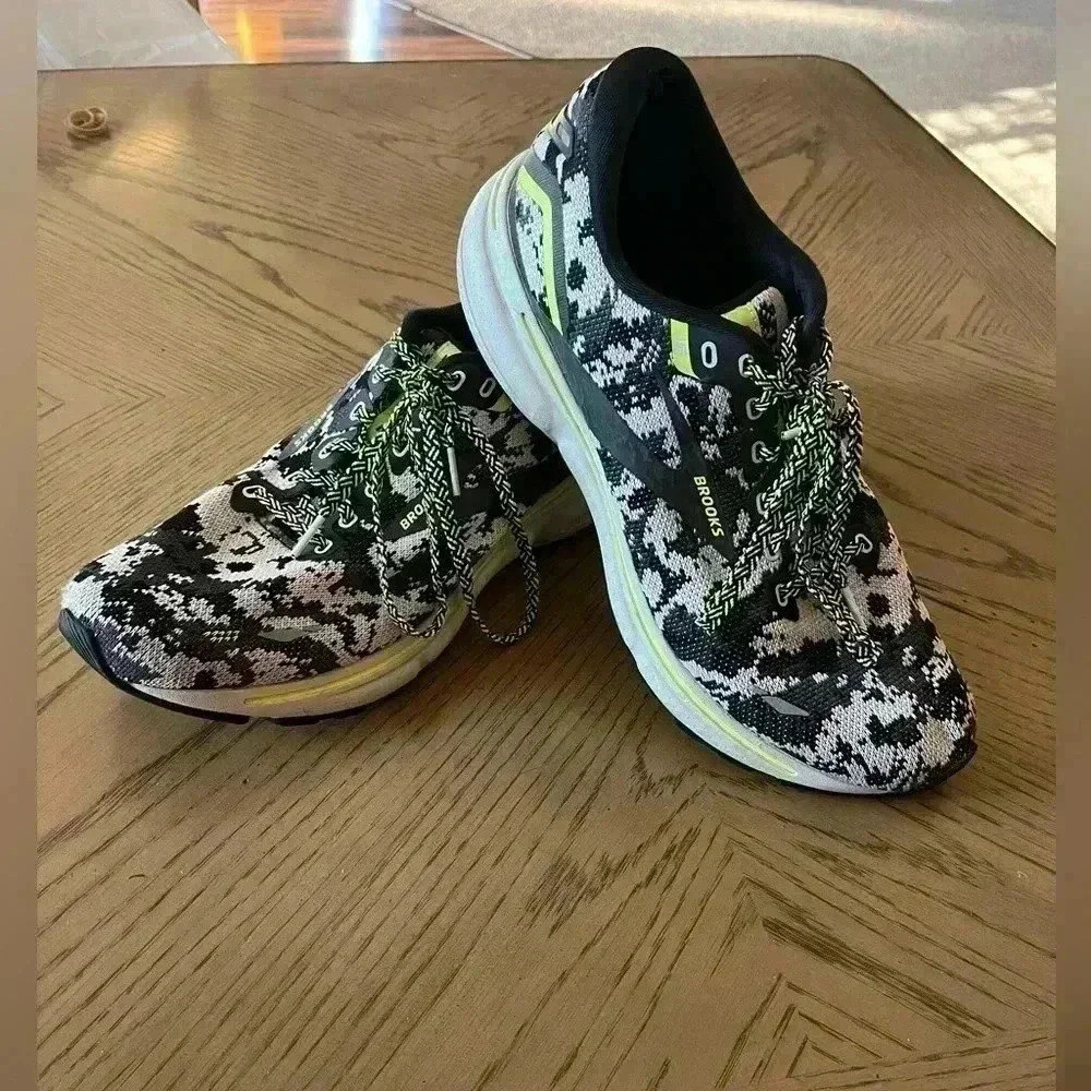 Brooks Ghost 15 women’s size 11.5 camouflage sneakers running shoes neon green